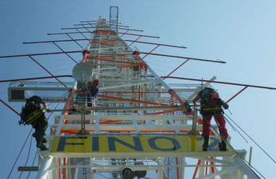 Einsatz von Seilzugangstechnik bei Mastarbeiten